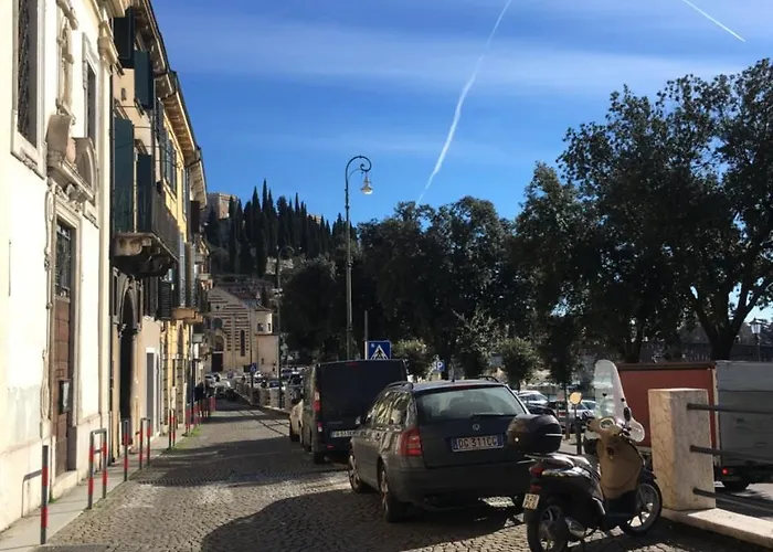 아파트 Veronajourneys *