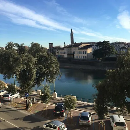 Veronajourneys Apartamento